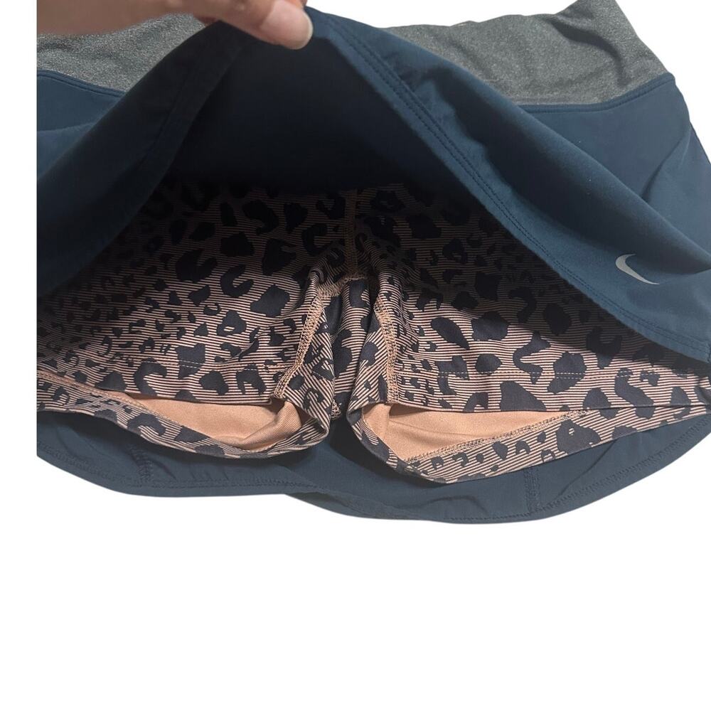Nike Dri-Fit Athletic Skort Women's Size Medium Tennis Leopard Active Blue Skirt - Picture 6 of 6